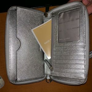 MK fluorescent wallet